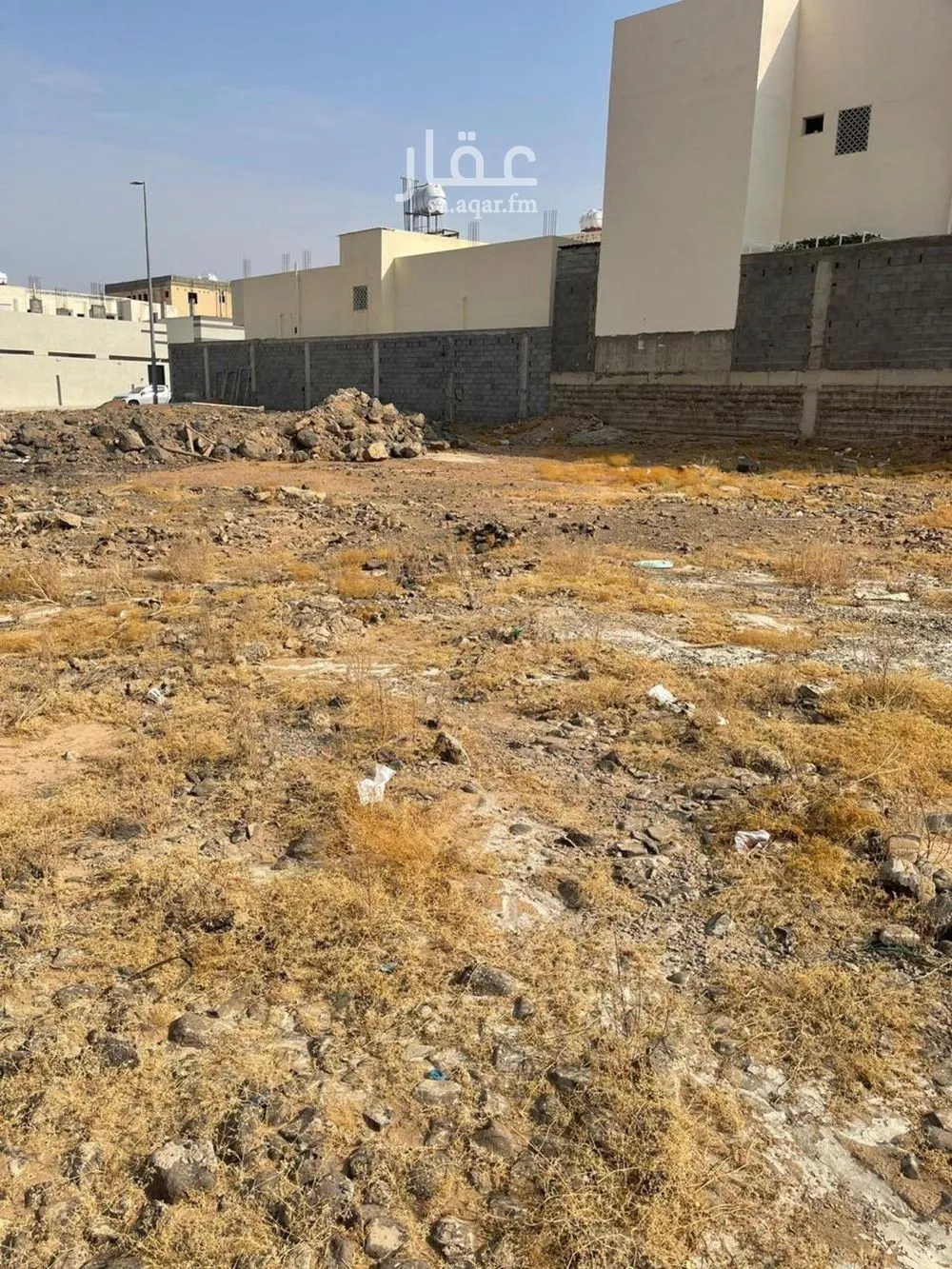 أرض 945 م² في المطار 4