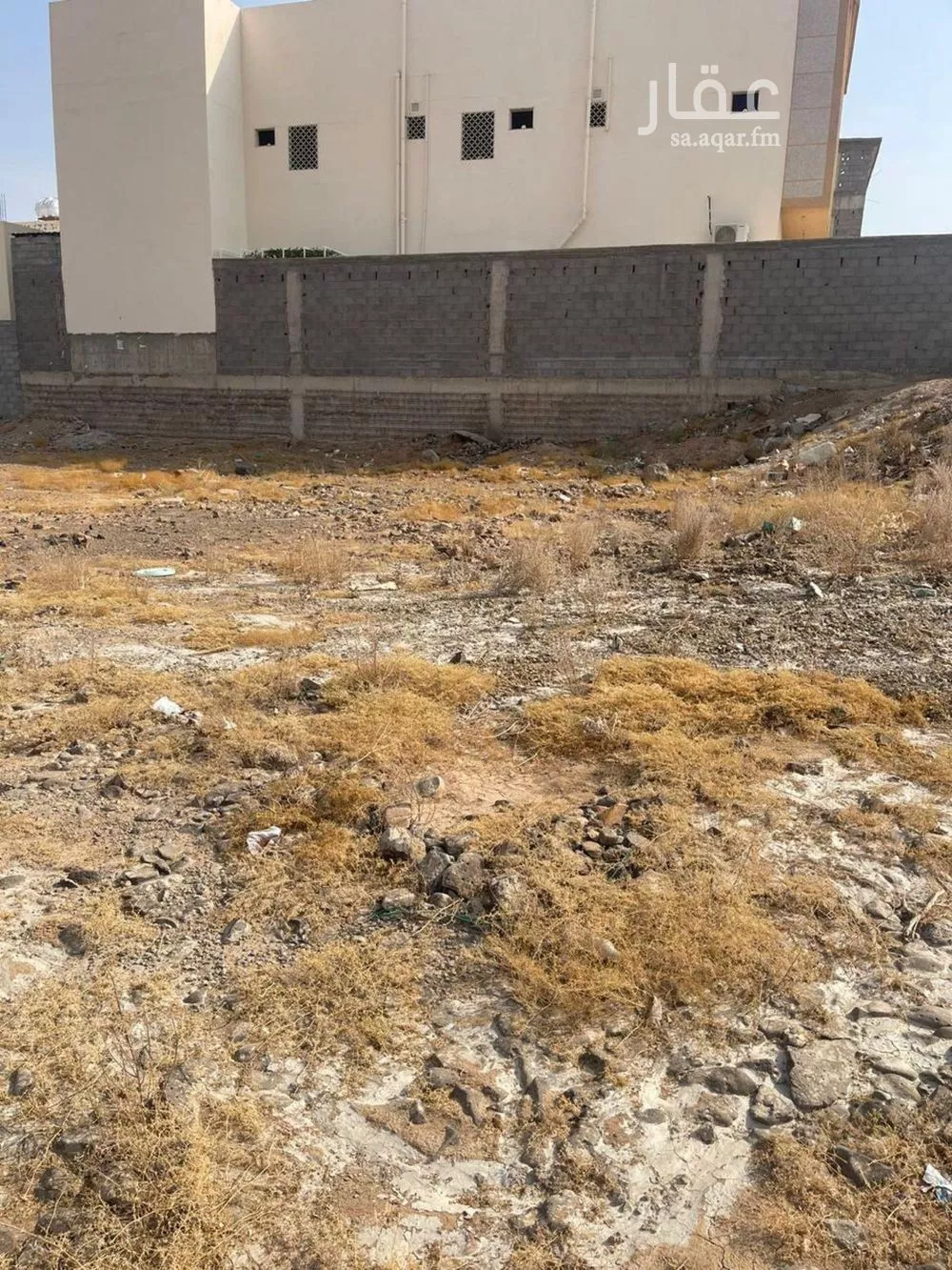 أرض 945 م² في المطار 2