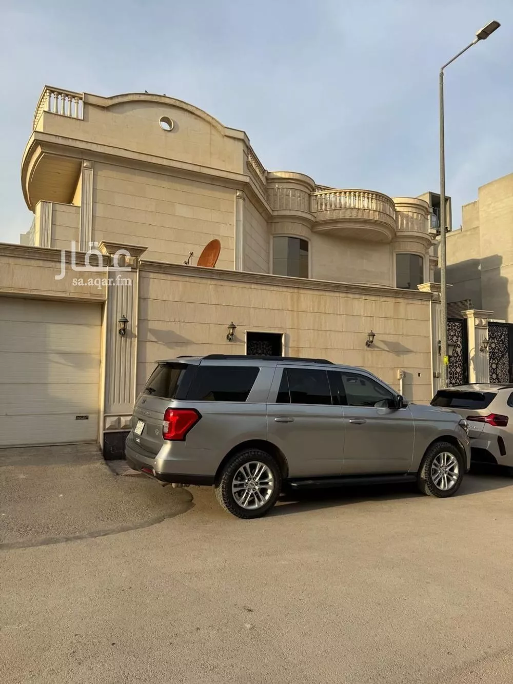 فيلا 10 غرف في العقيق 1