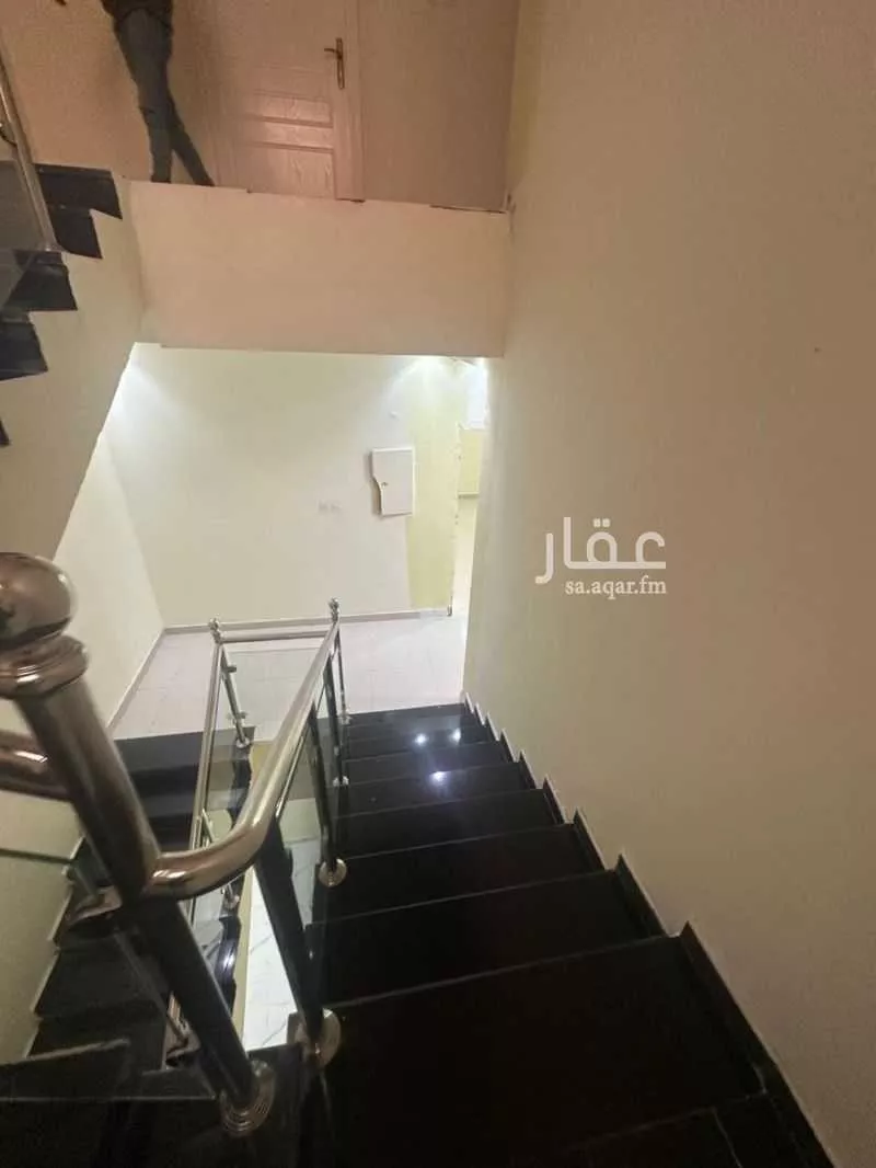 8 bedroom villa in Al Mahdiyyah 3