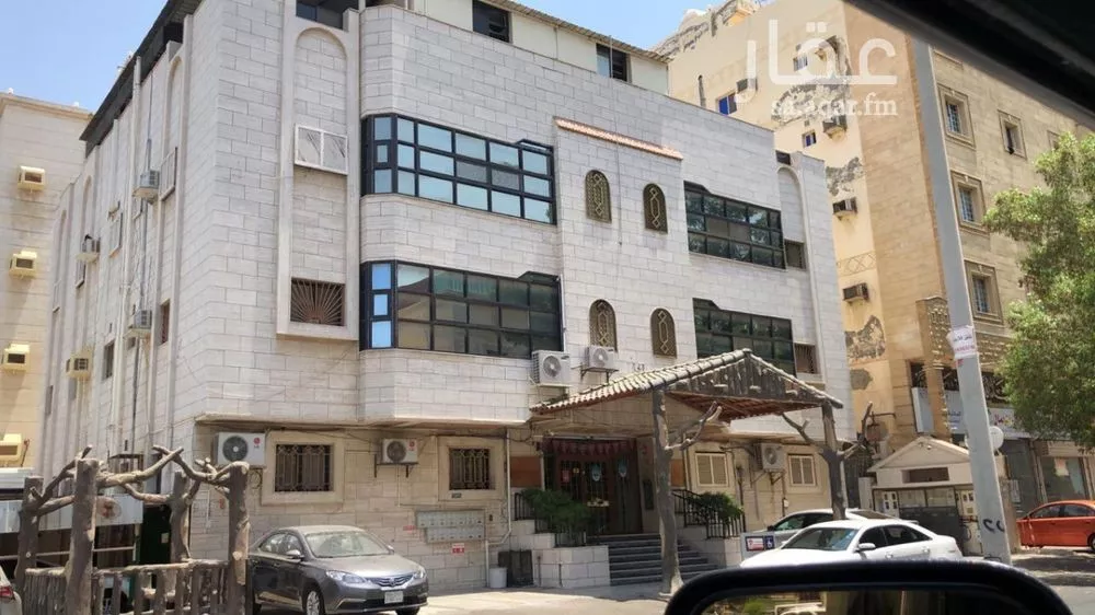 عمارة 558 م² في البوادي 1