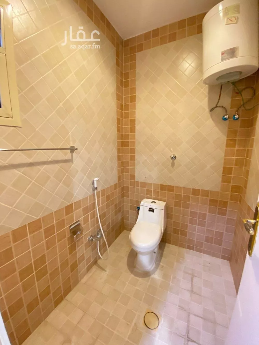 شقة 4 غرف في الملقا 5