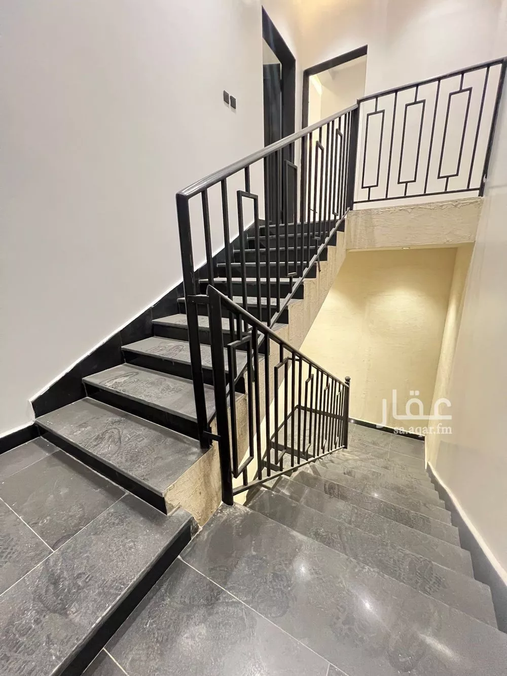 دور 6 غرف في السعادة 3