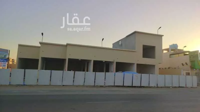 محل 1000 م² في طويق 4