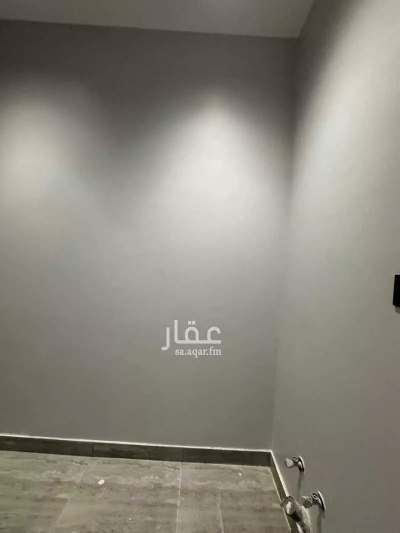 شقة 4 غرف في النزهة 4