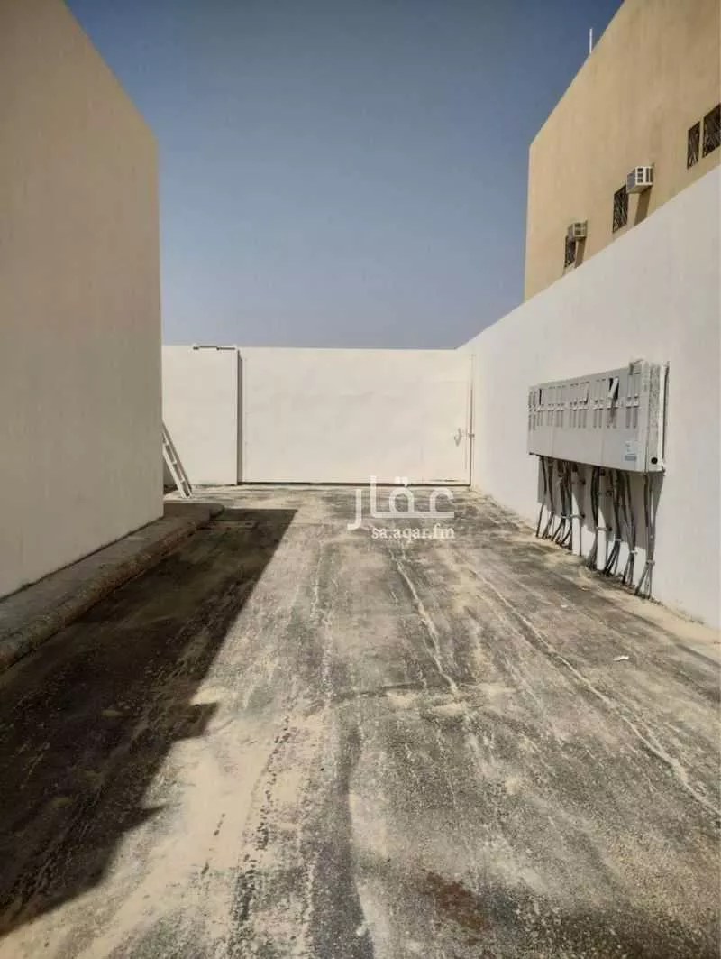 مستودع 2900 م² في المنصورية 3