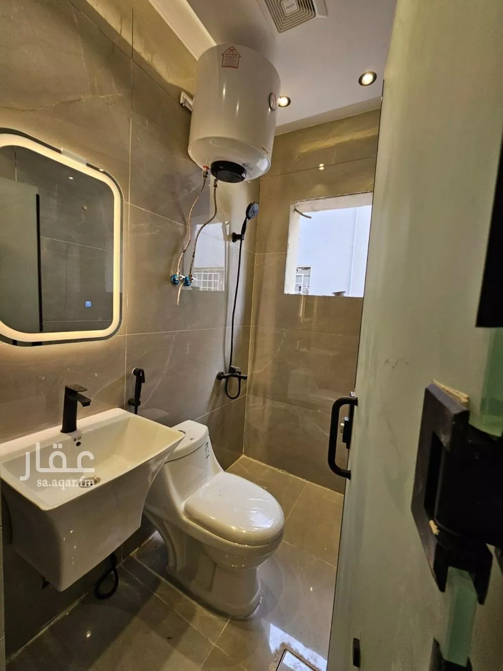 شقة 1 غرف في العقيق 5