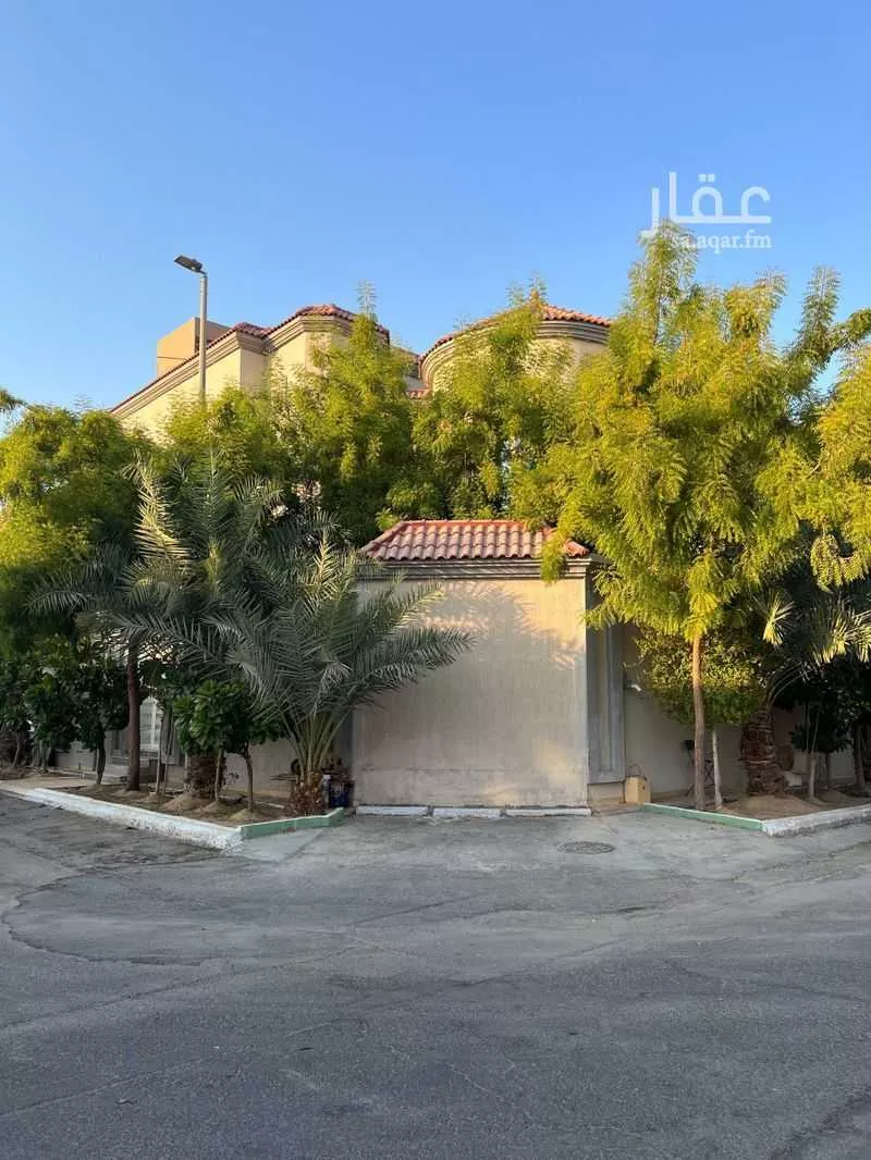 6 bedroom apartment in Ash Shulah 3