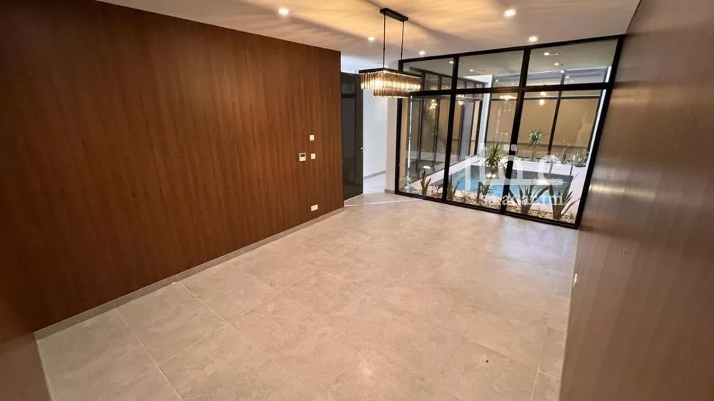 فيلا 7 غرف في المونسية 3