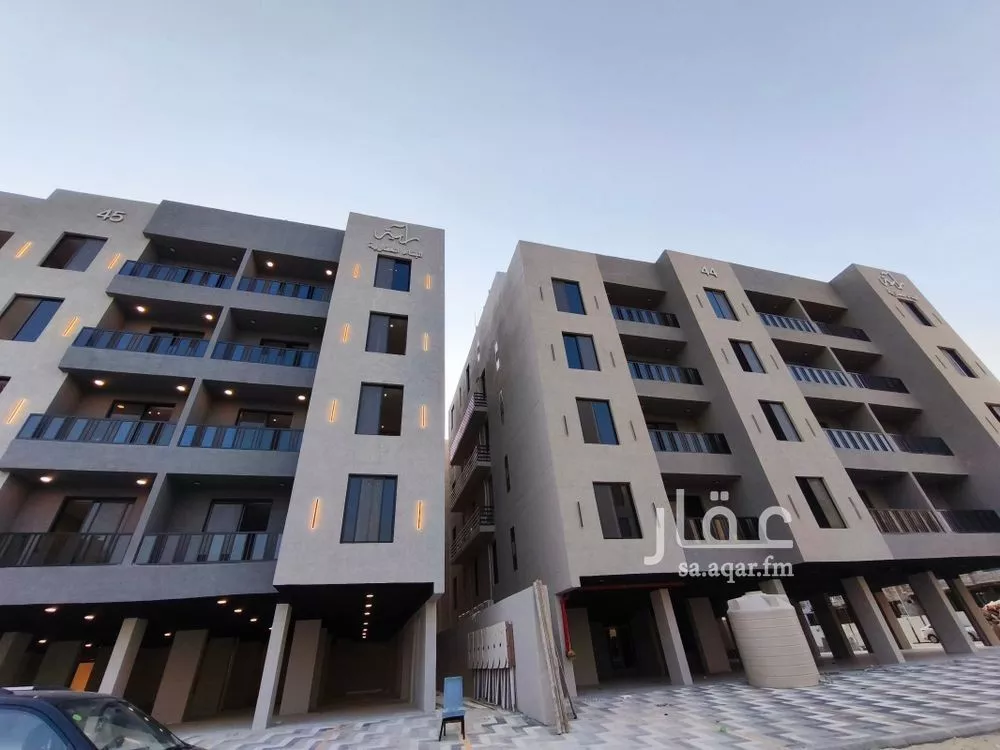 شقة 5 غرف في الحمرا 1