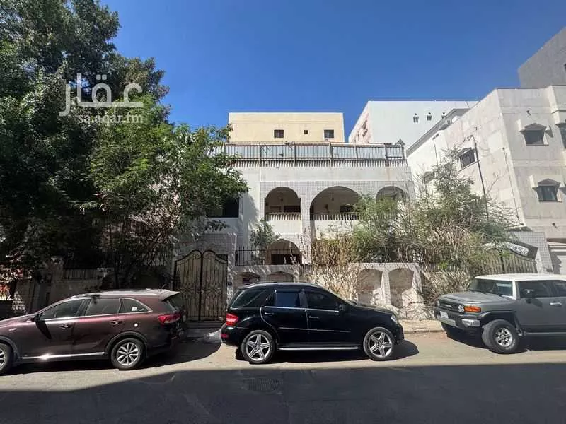 400 sqm land in Al Rawdah 2