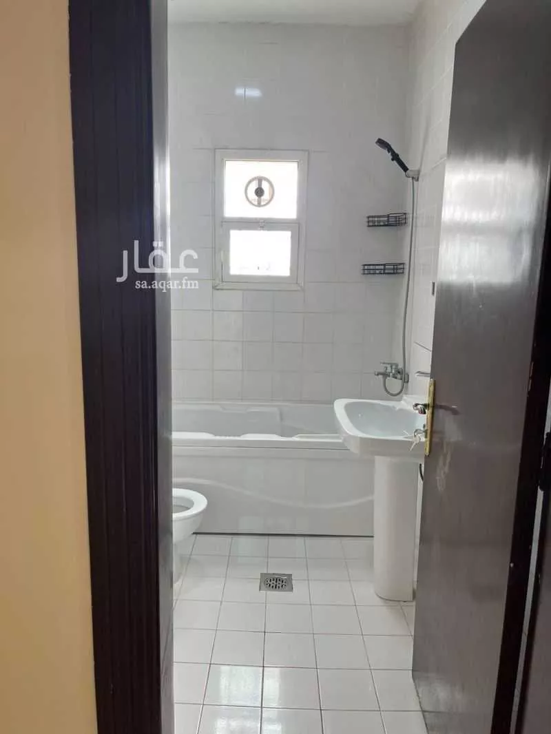 شقة 3 غرف في العقيق 3