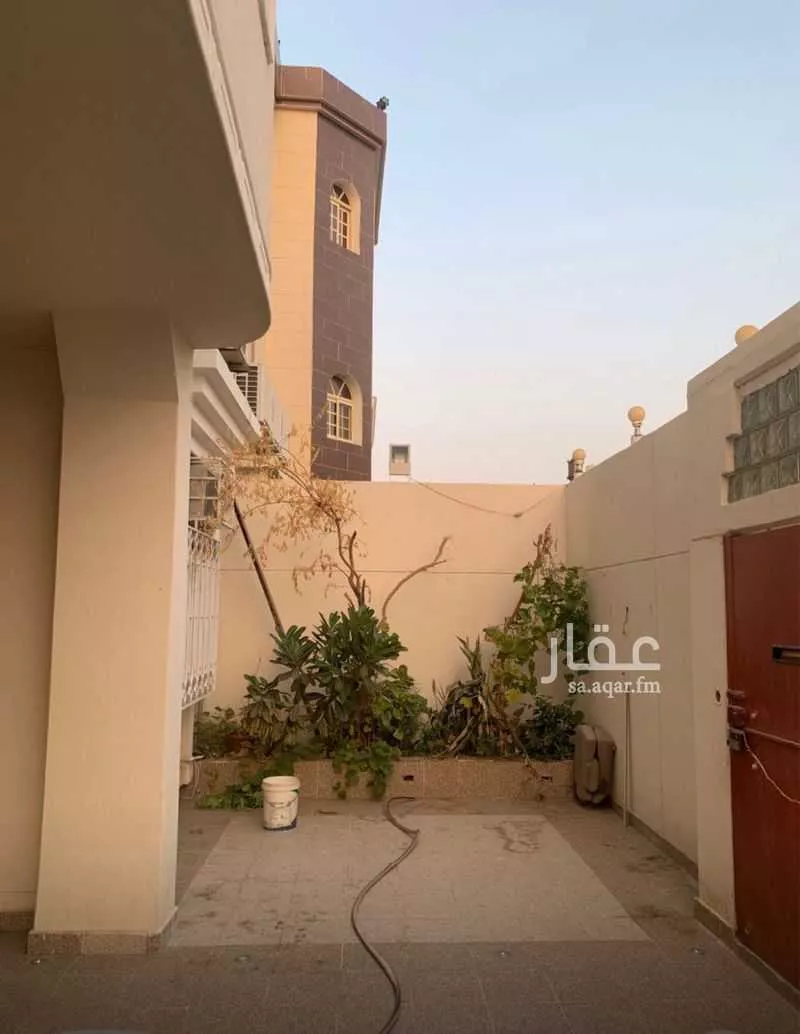 فيلا 7 غرف في الملك فهد 5