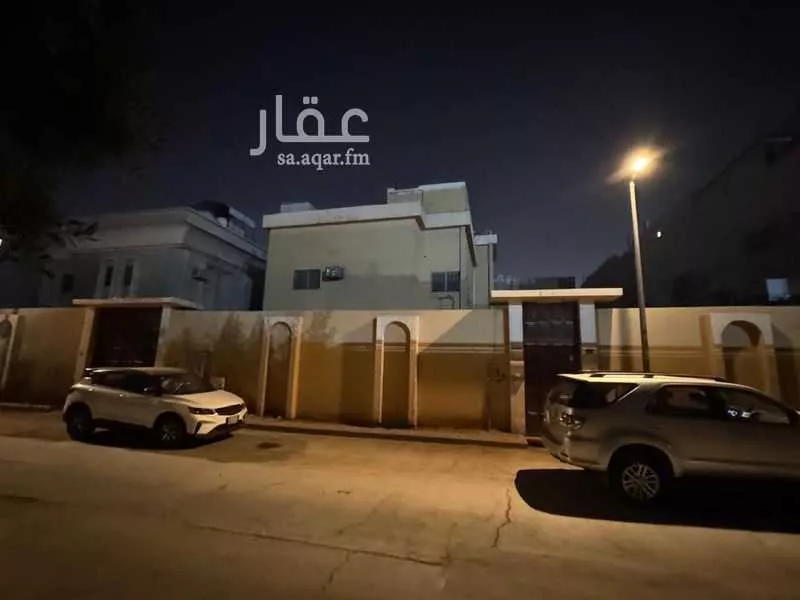 فيلا 9 غرف في الملك فهد 1