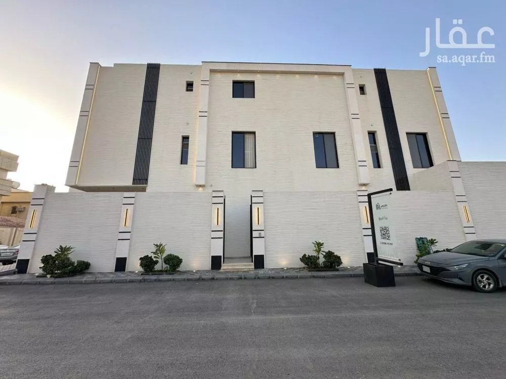 3 bedroom floor in Al Khaleej 2