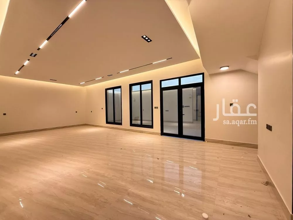 5 bedroom villa in Al Rimal 4