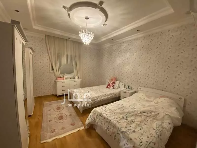 فيلا 5 غرف في عرقة 4