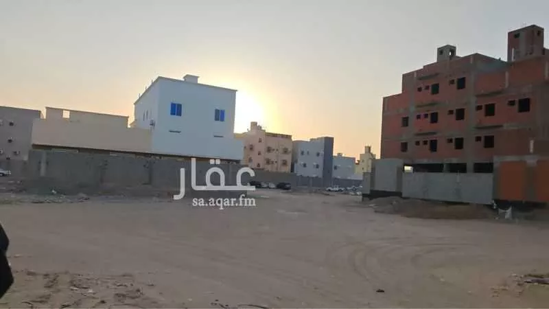 أرض 900 م² في القرينة 4