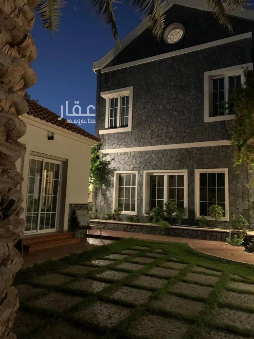 فيلا 9 غرف في طيبة 1