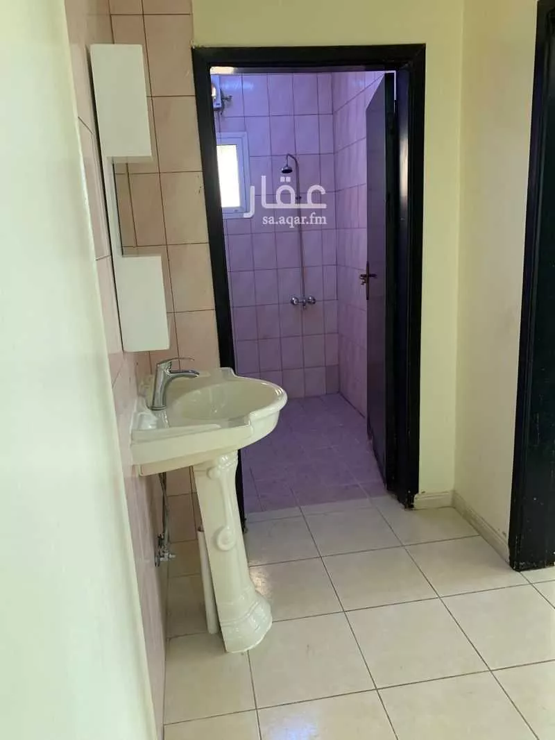 شقة 5 غرف في النظيم 4