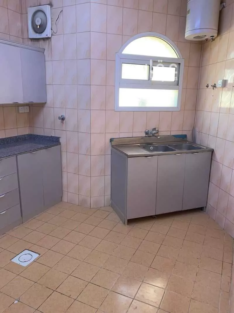 شقة 5 غرف في النظيم 5