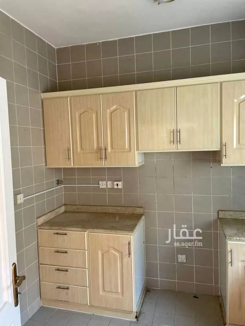 عمارة 2610 م² في الرويس 5