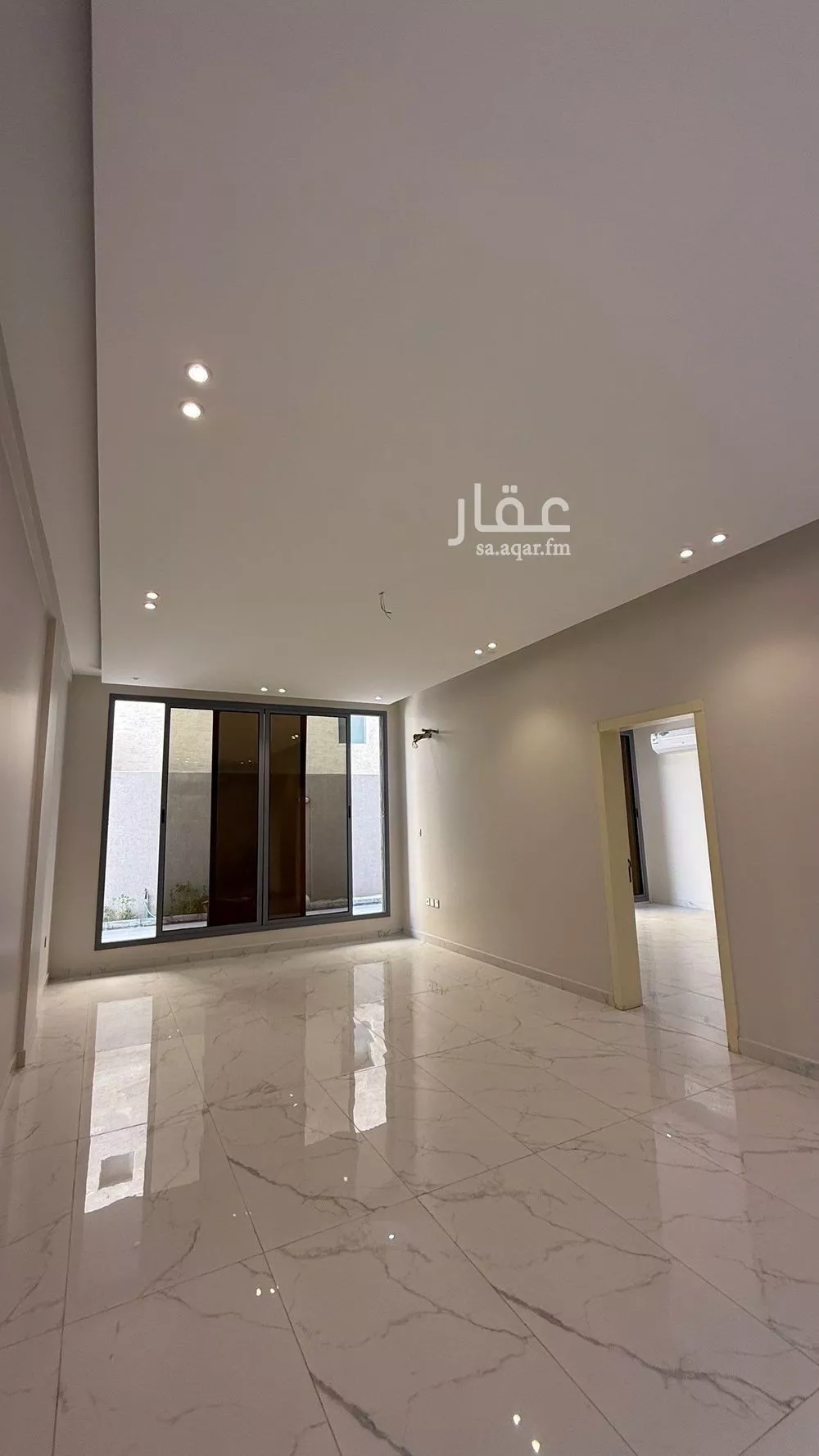 فيلا 6 غرف في العقيق 5