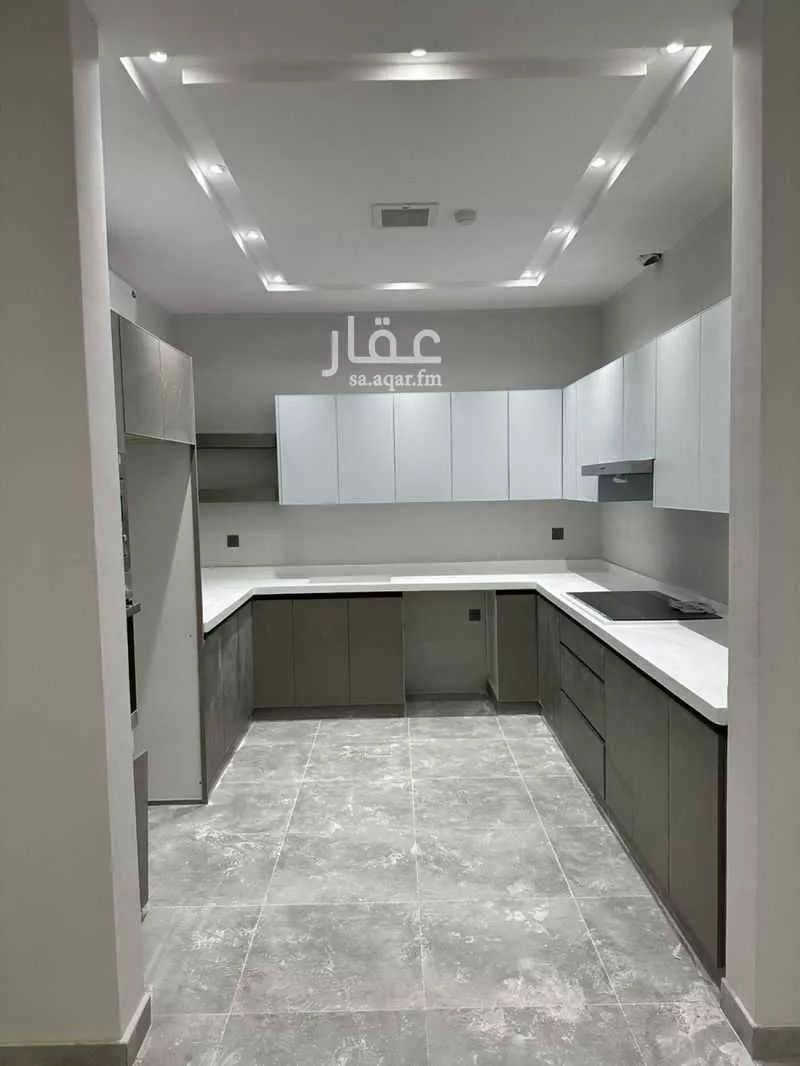 شقة 5 غرف في الملقا 5