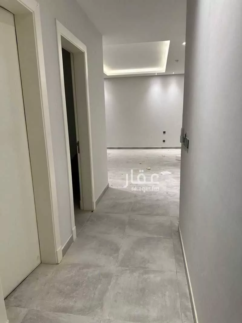 شقة 5 غرف في الملقا 4