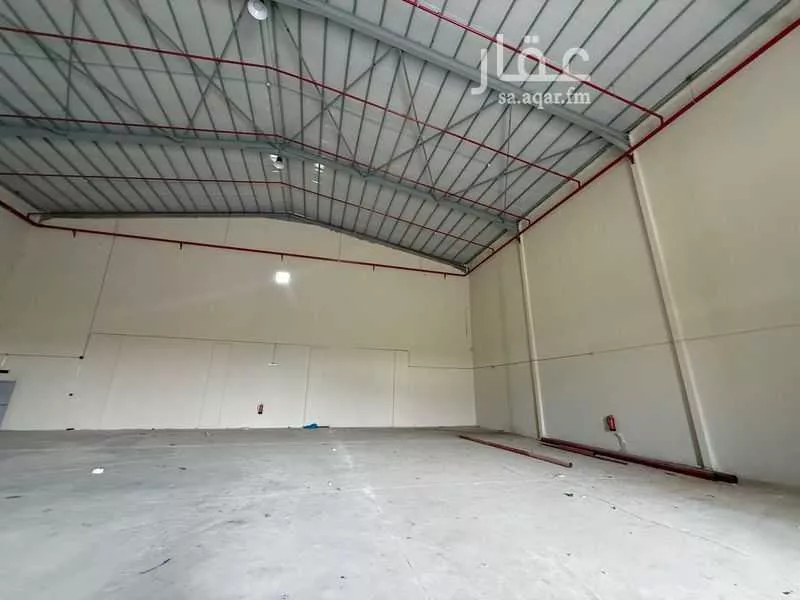 مستودع 1050 م² في النظيم 1