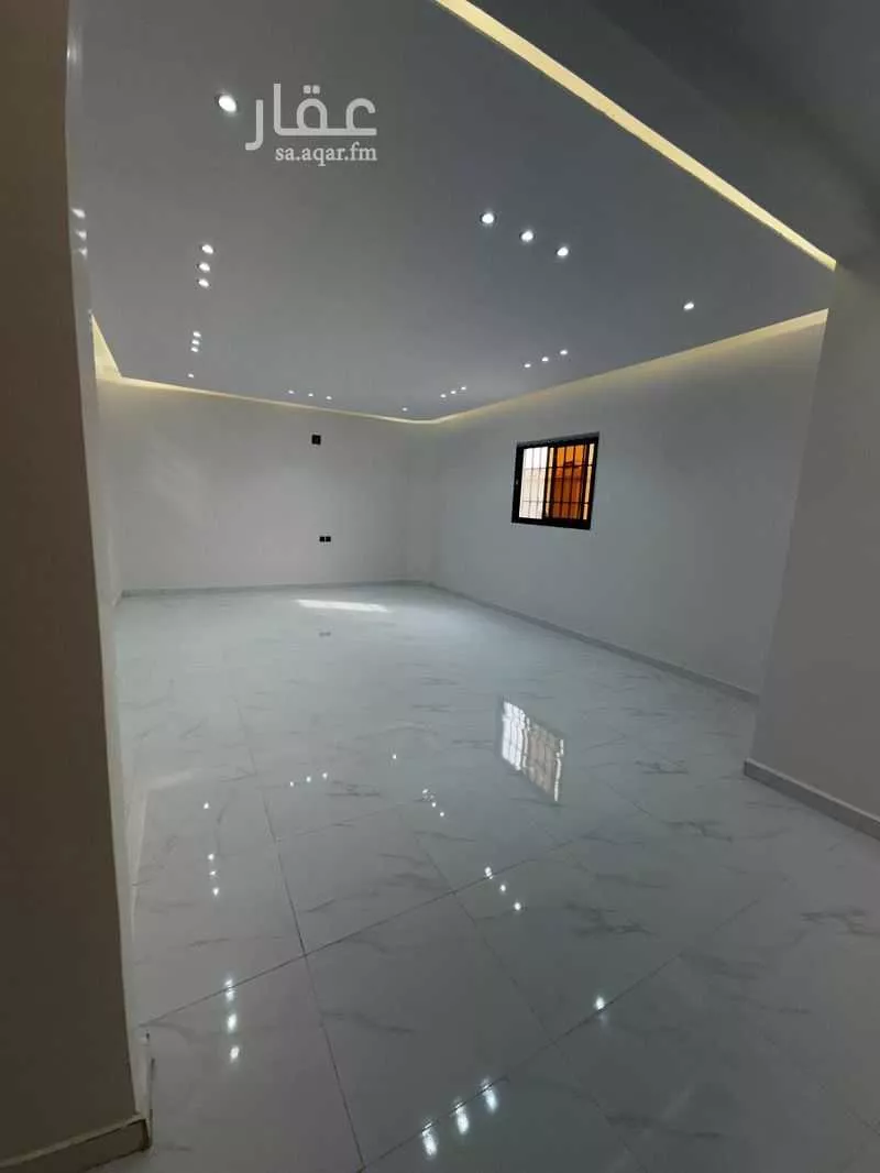 5 bedroom floor in Tuwaiq 1
