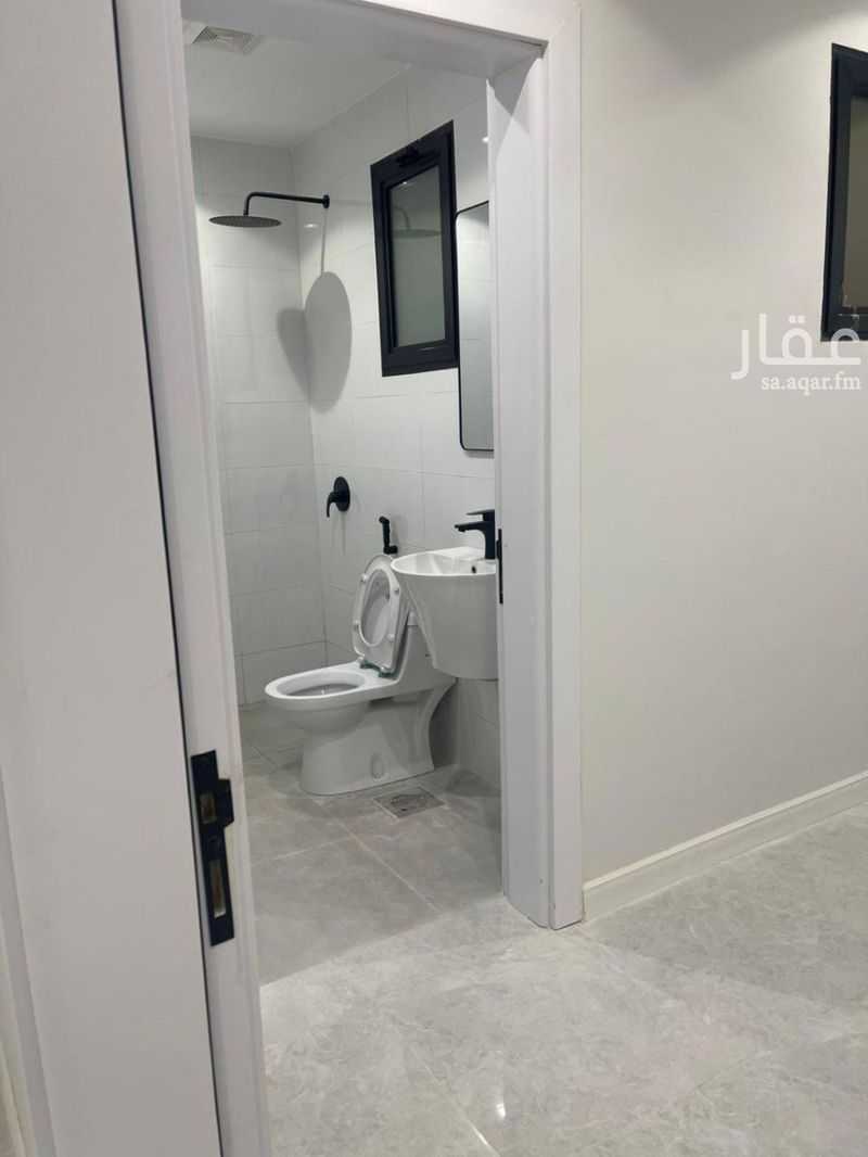 5 bedroom apartment in Khuzam, Riyadh 9