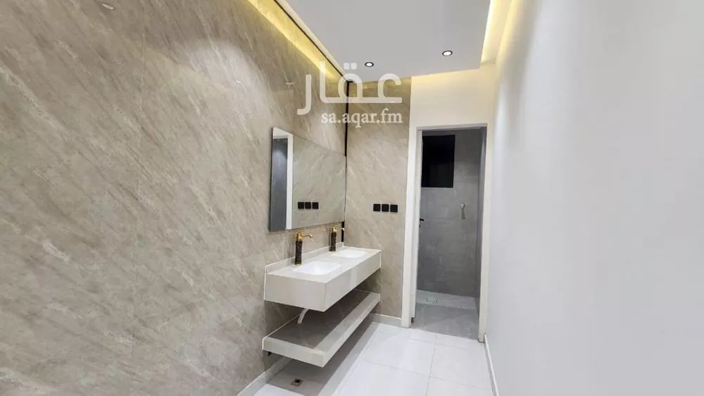 8 bedroom villa in Al Uraija Al Wusta 3