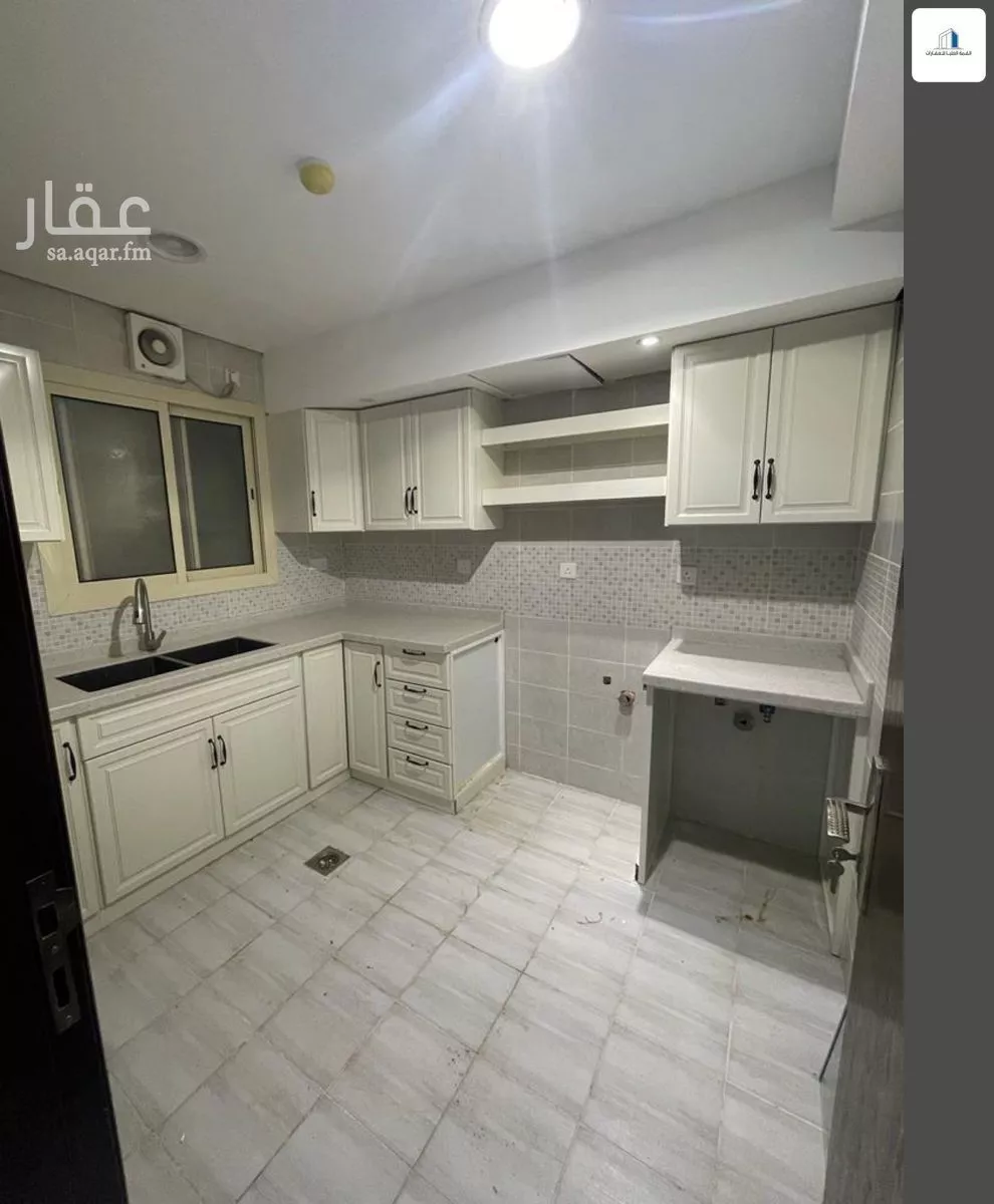 شقة 5 غرف في الملقا 3