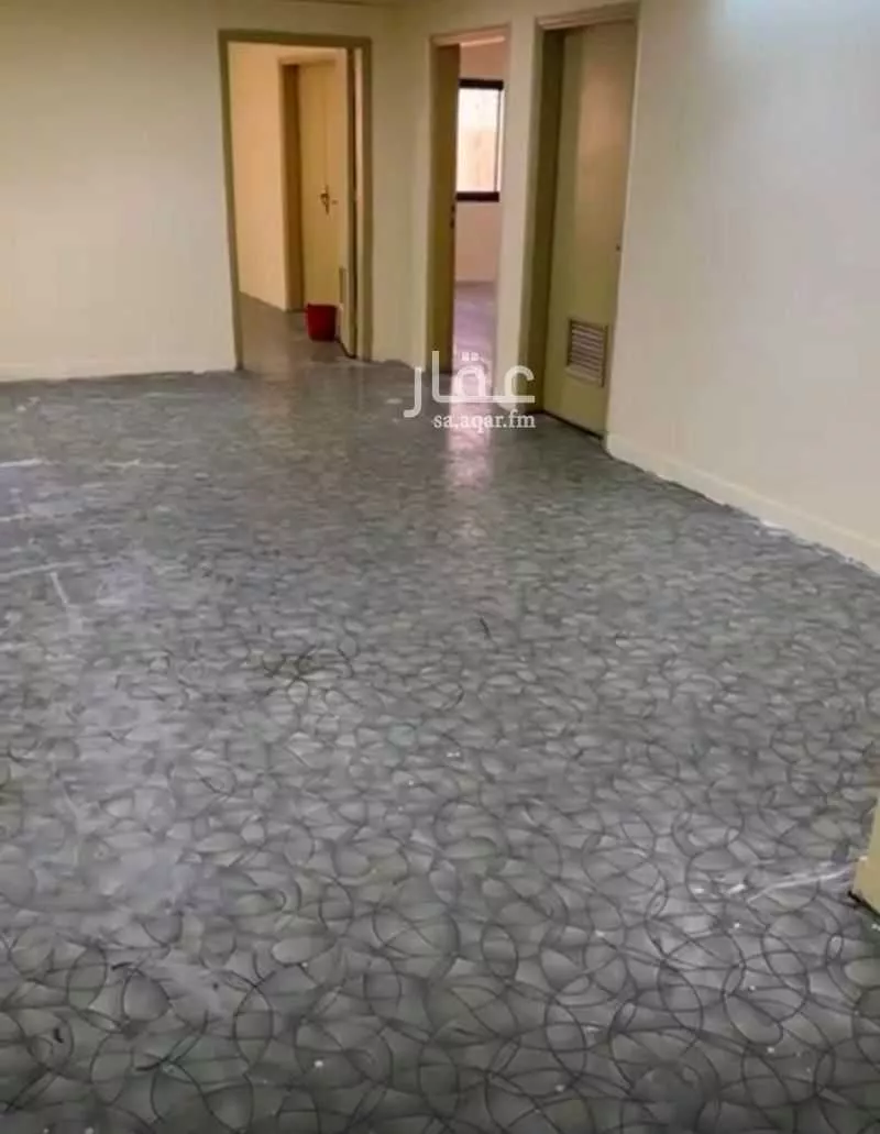 مكتب 297 م² في العدامة 2