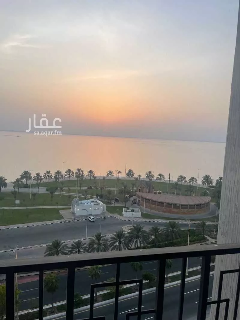 5 bedroom apartment in Ash Shati Al Gharbi 1