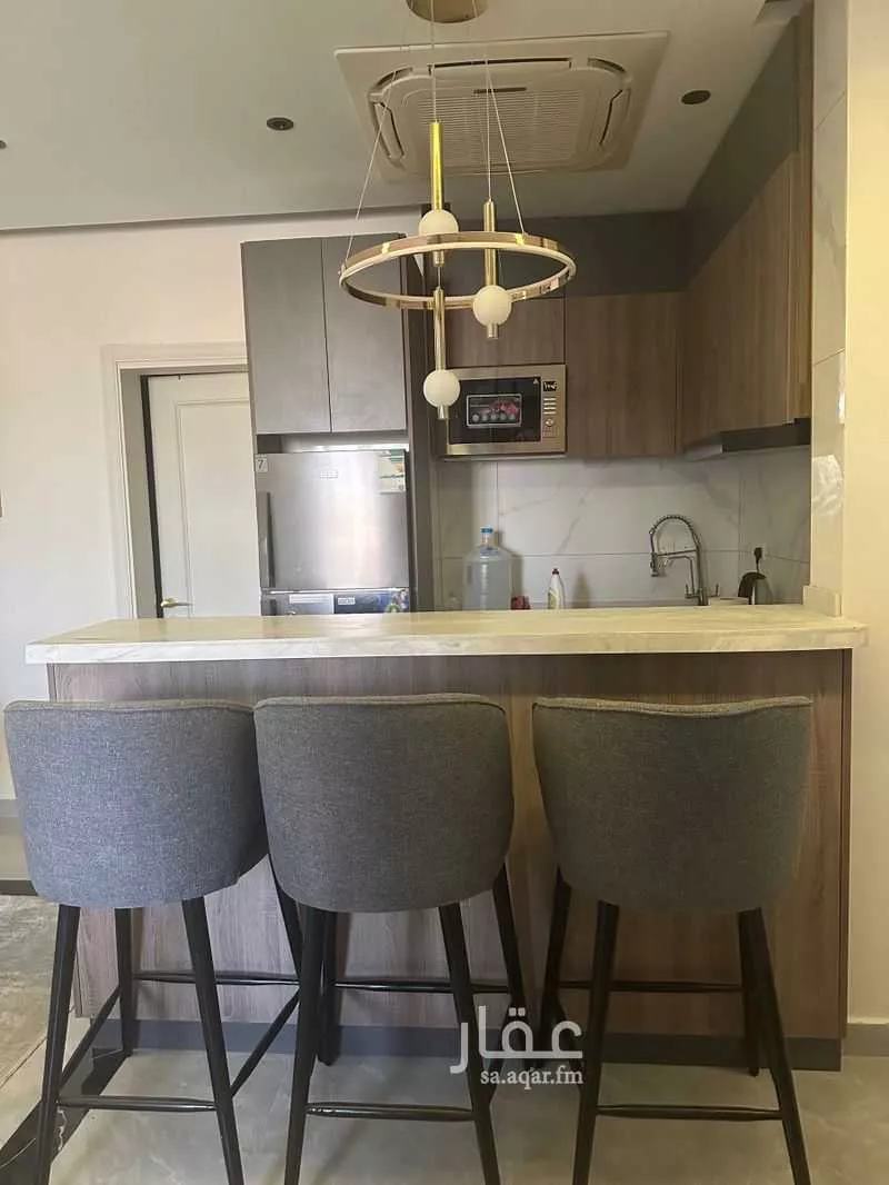 شقة 5 غرف في الروضة 4