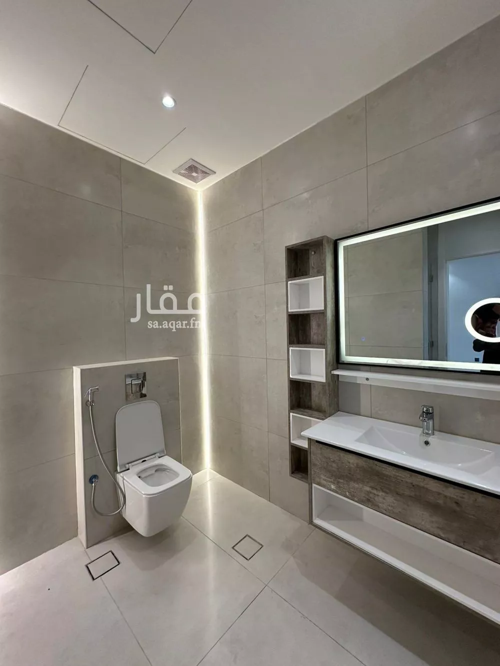 فيلا 6 غرف في الشراع 5