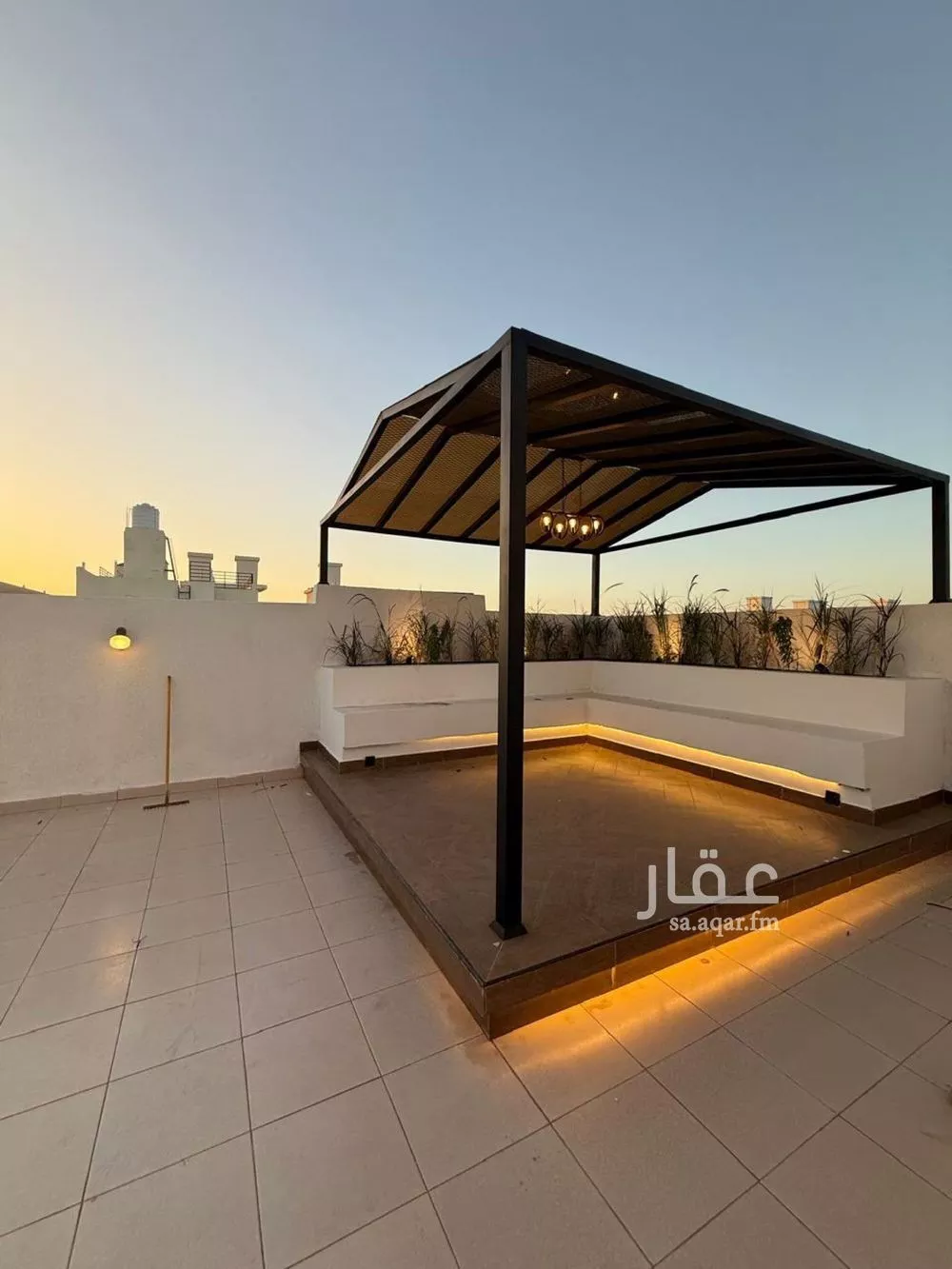 فيلا 5 غرف في الشراع 4