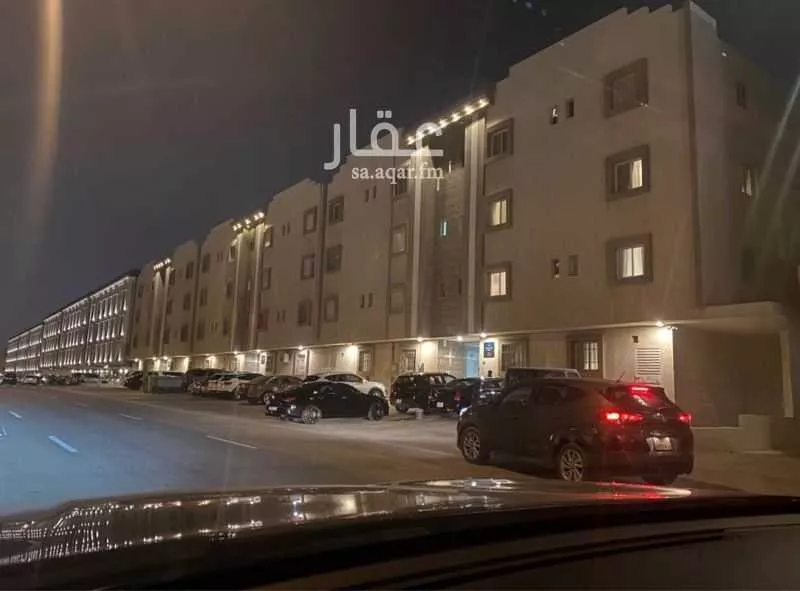 شقة 5 غرف في الملقا 4