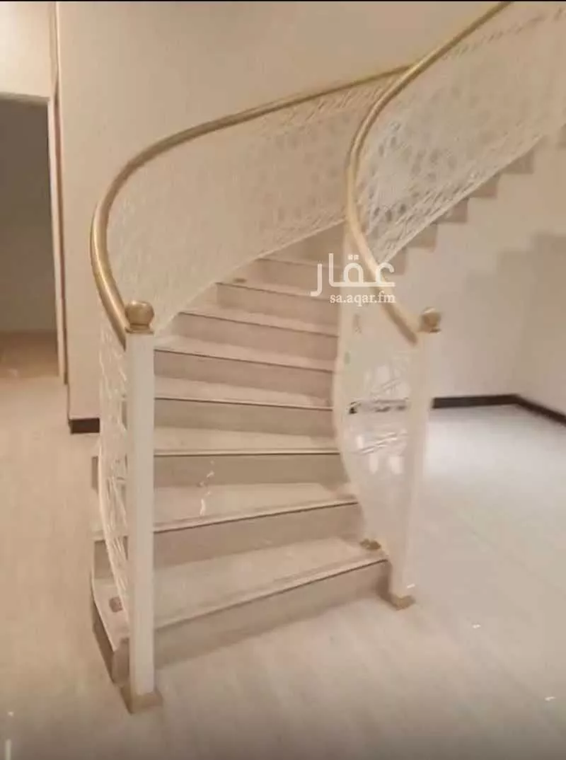 شقة 6 غرف في الرمال 3