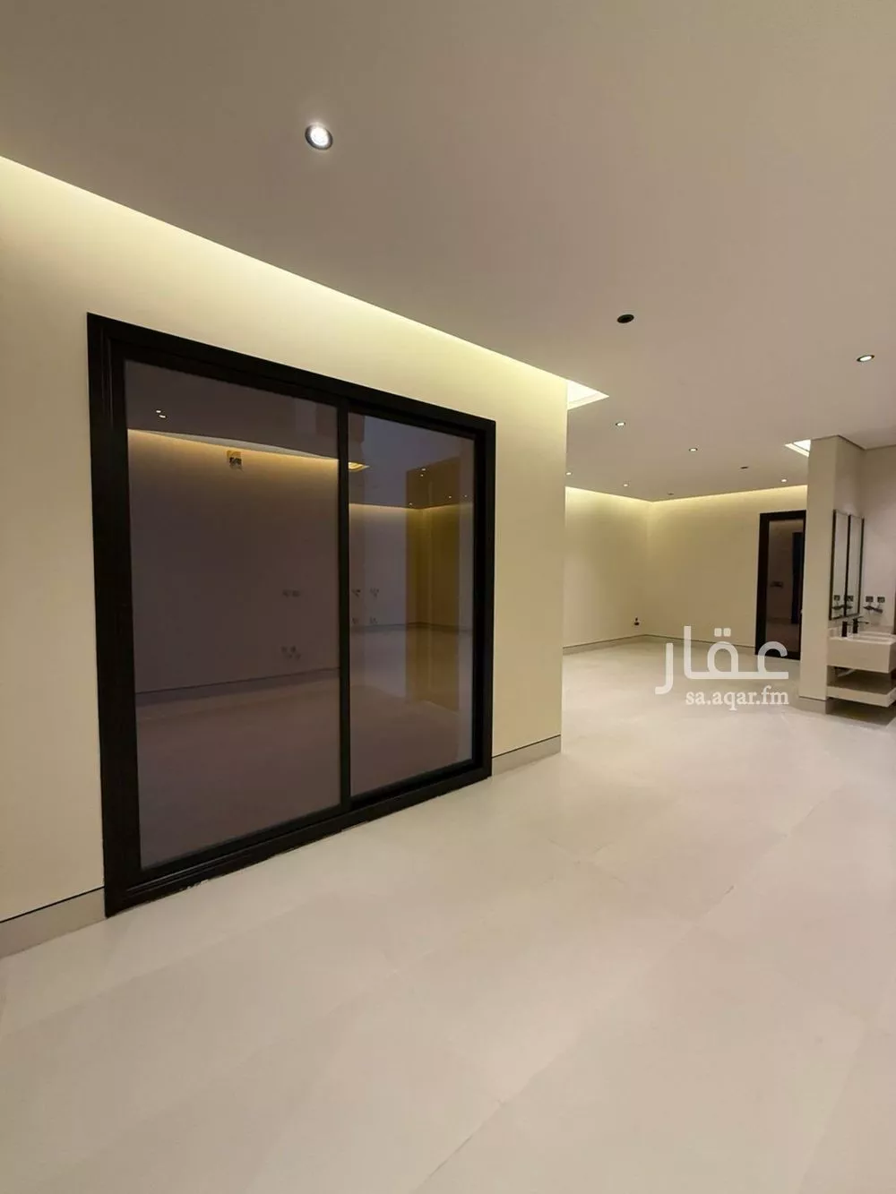 فيلا 4 غرف في العارض 3