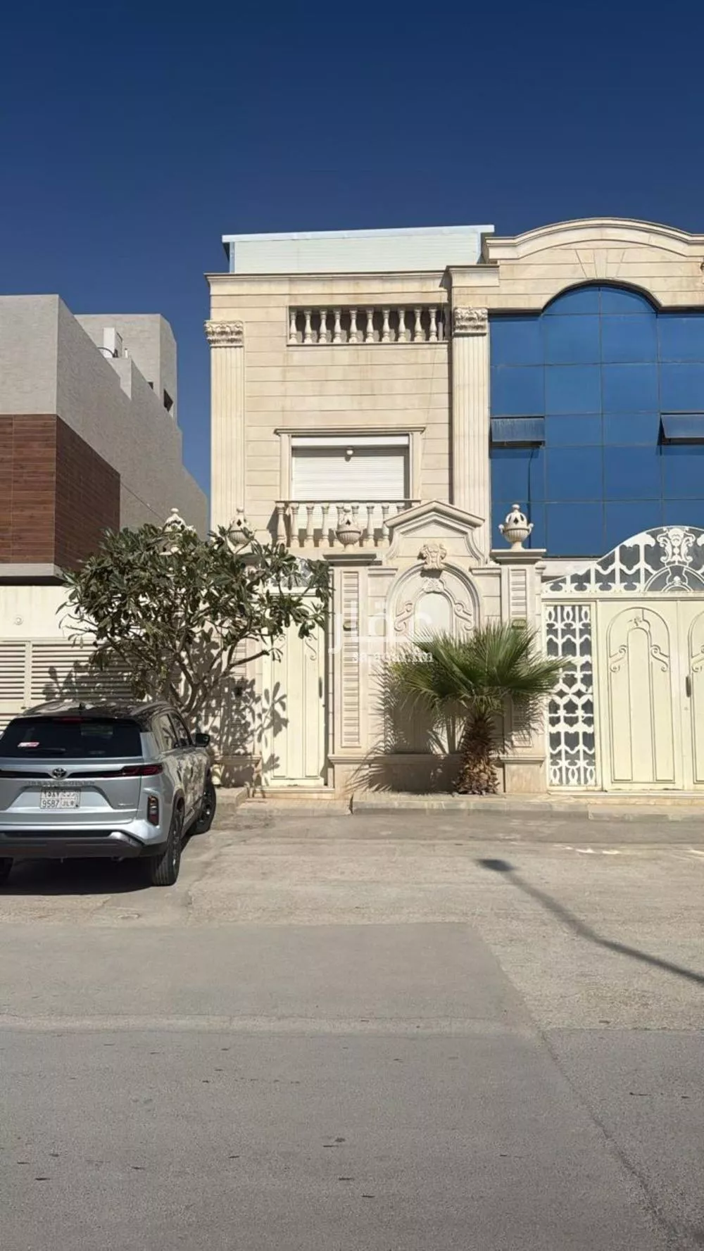 3 bedroom floor in Al Malqa