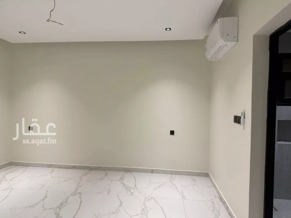 شقة 4 غرف في الحمرا 2