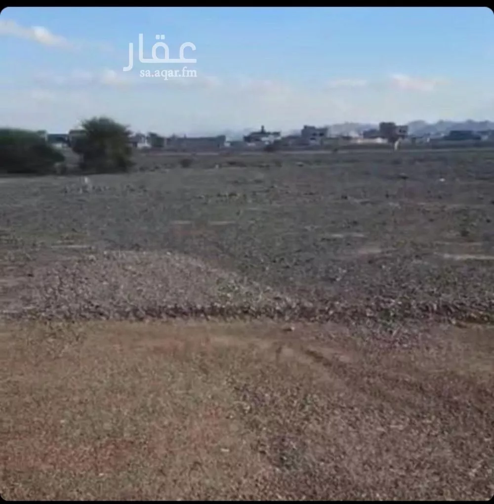 أرض 374 م² في خاخ 2