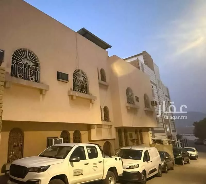 عمارة 299 م² في التنعيم 2