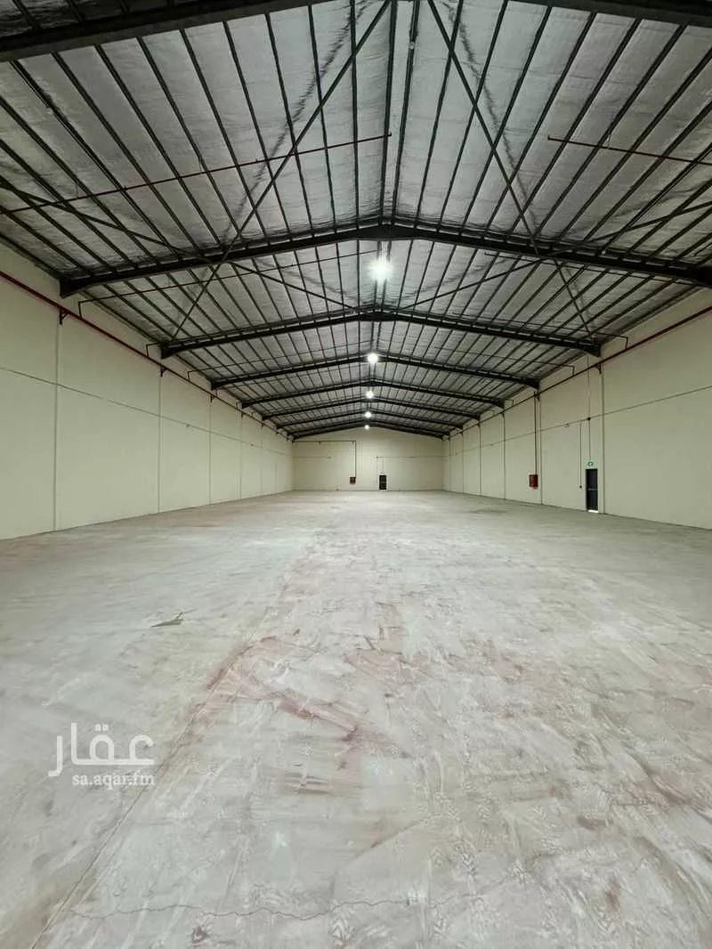 مستودع 4927 م² في الغنامية 5