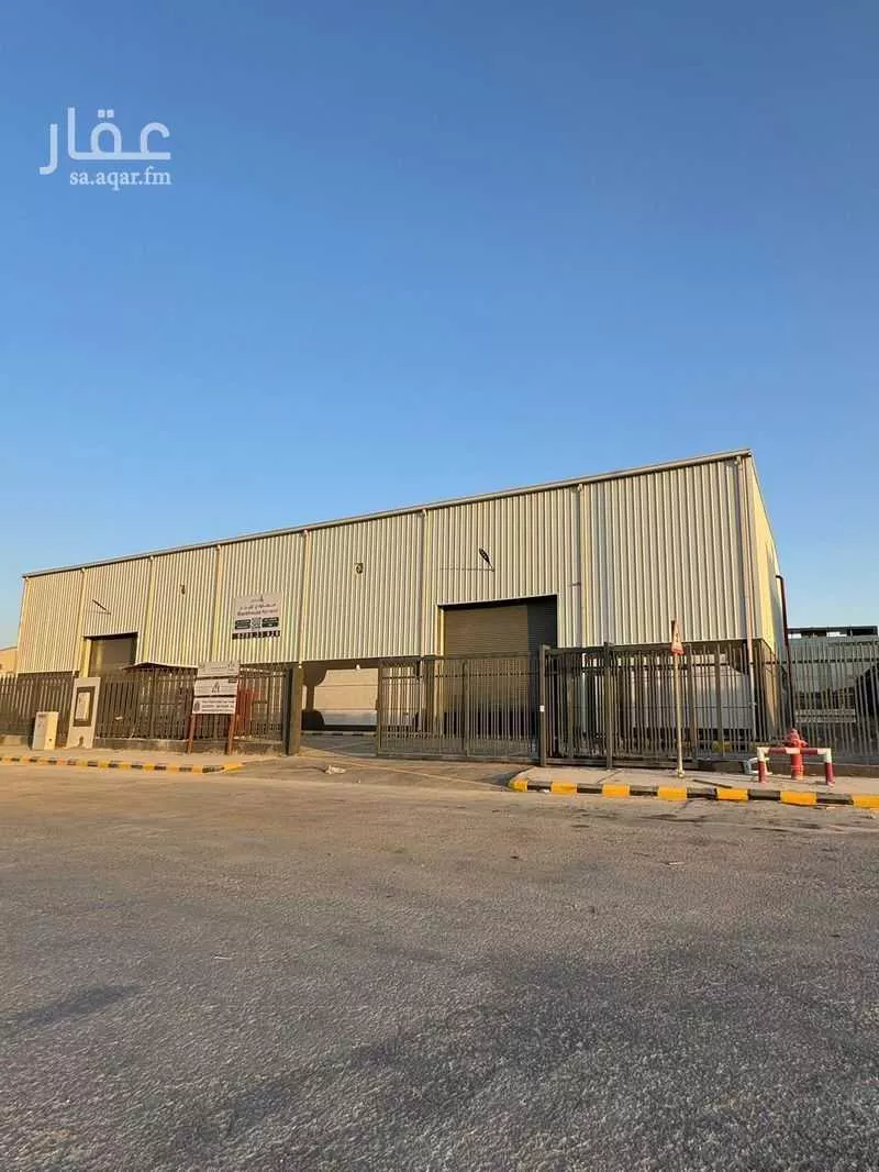 مستودع 1977 م² في الرياض 2