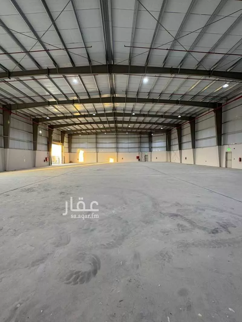 مستودع 1977 م² في الرياض 3