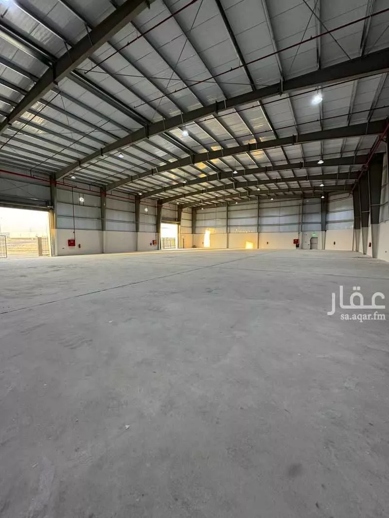 مستودع 1977 م² في الرياض 5